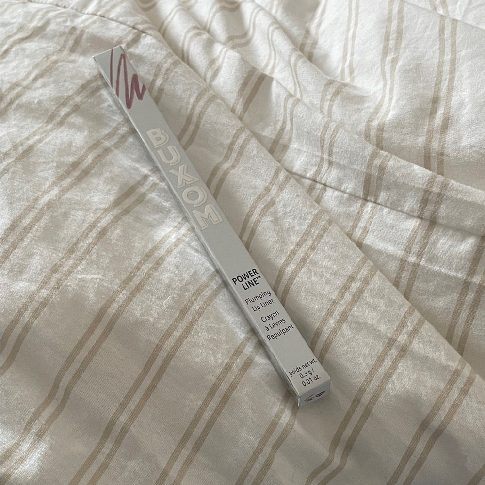 Buxom Power Line Plumping Lip Liner